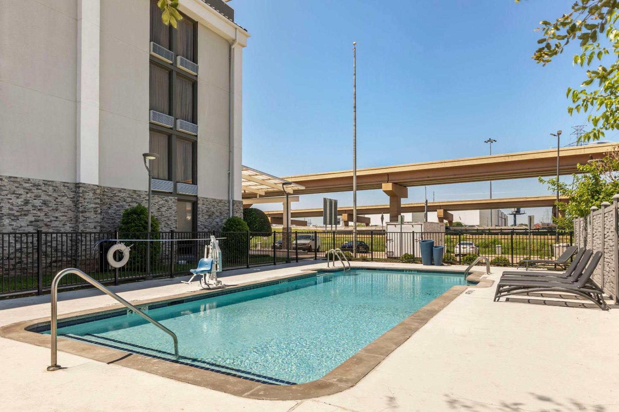 Inn Comfort North Field Airport 4*