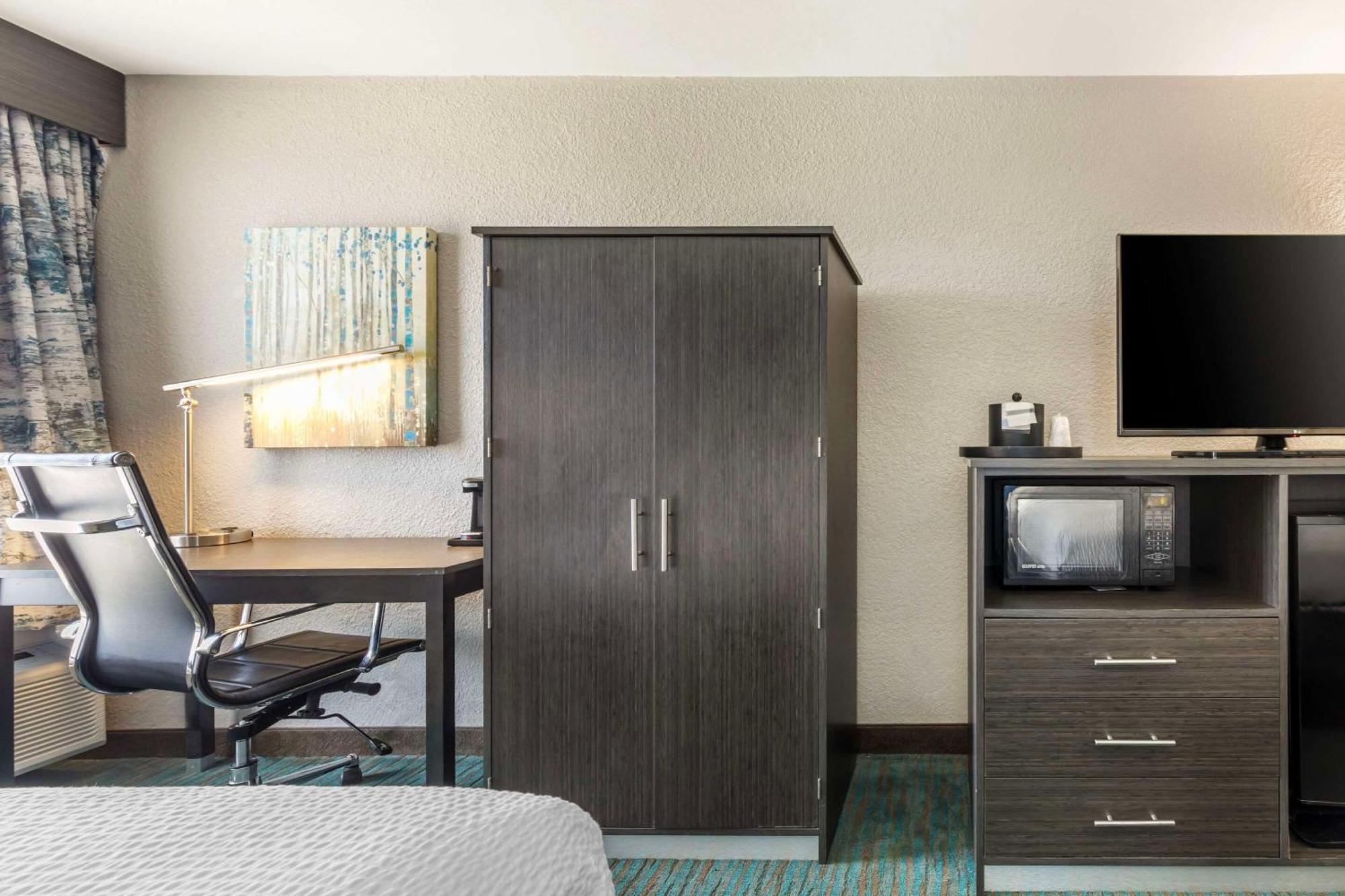 Inn Comfort North Field Airport