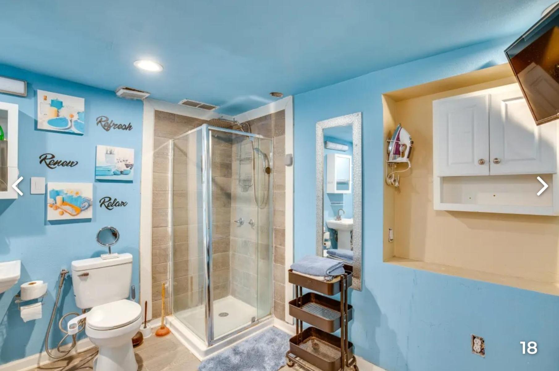 Adorable Spacious With Private Entrance