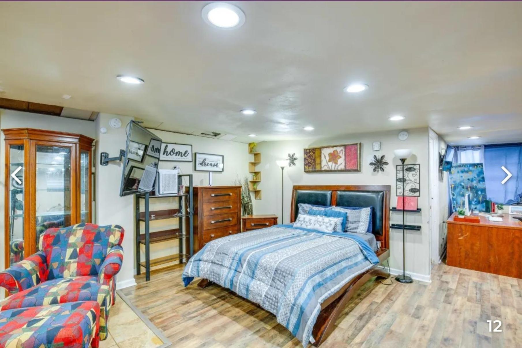 Adorable Spacious With Private Entrance *