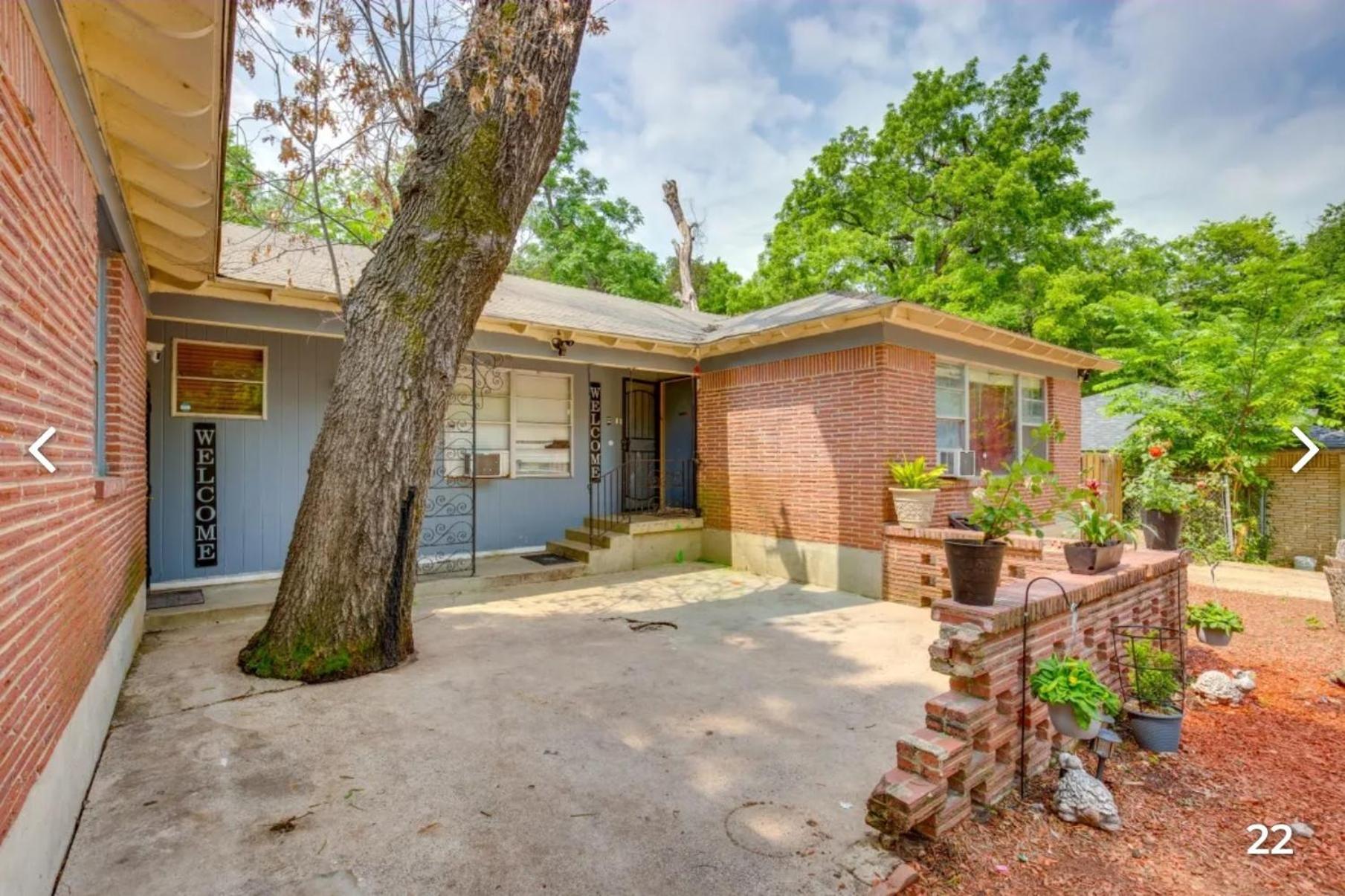 Adorable Spacious With Private Entrance Dallas