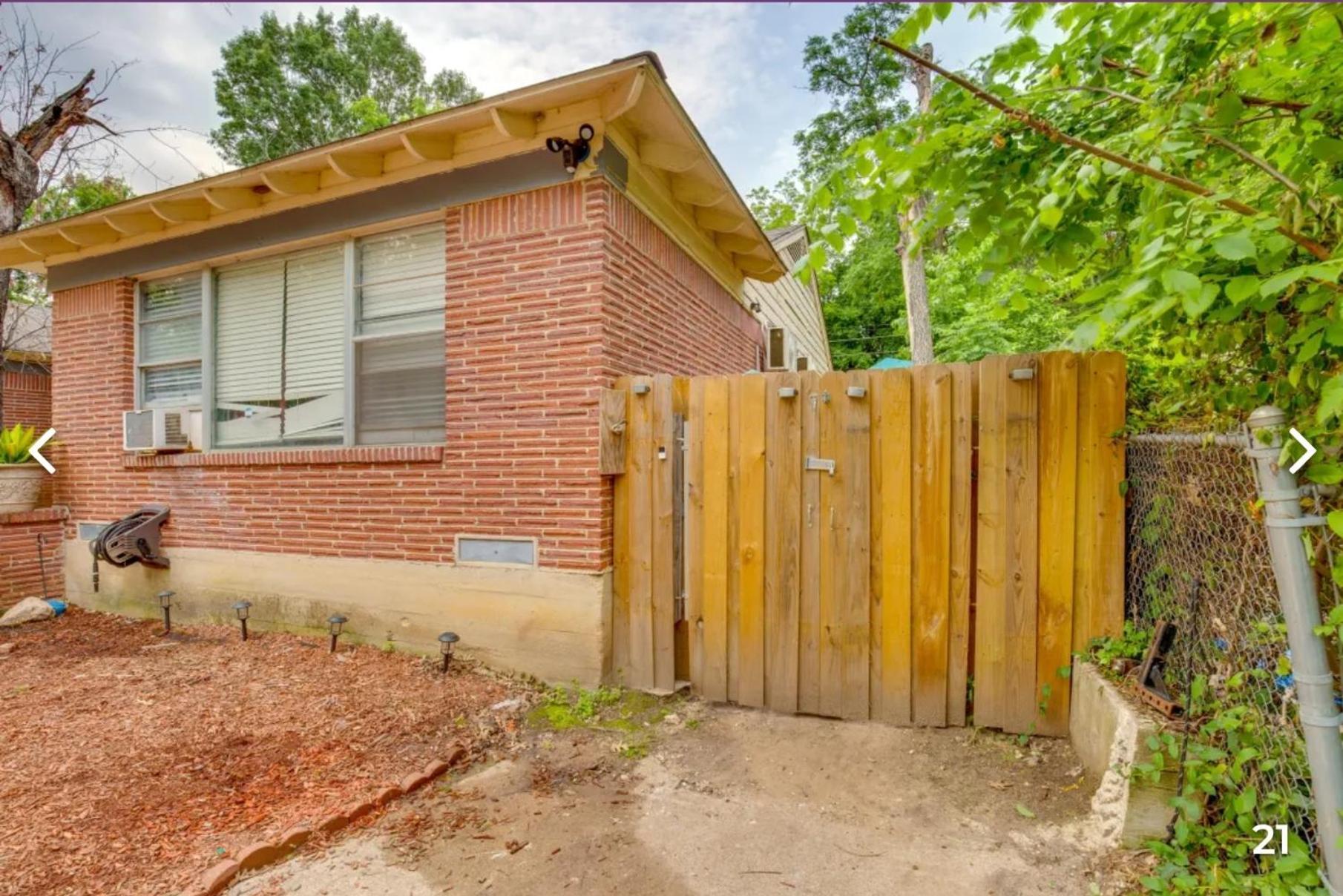 Adorable Spacious With Private Entrance Dallas