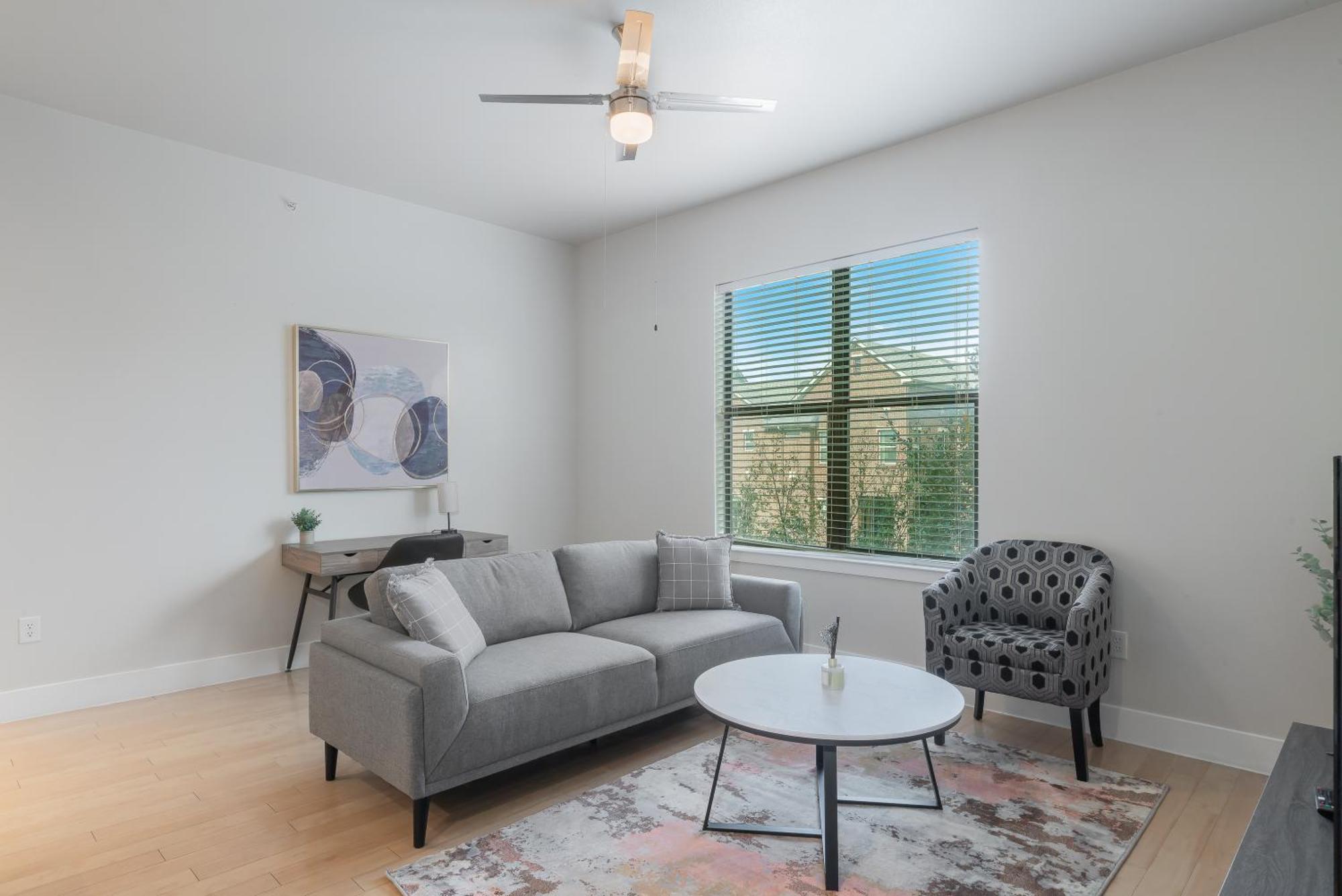 Cs 2428 Modern Suite, Pool, Gym, Parking