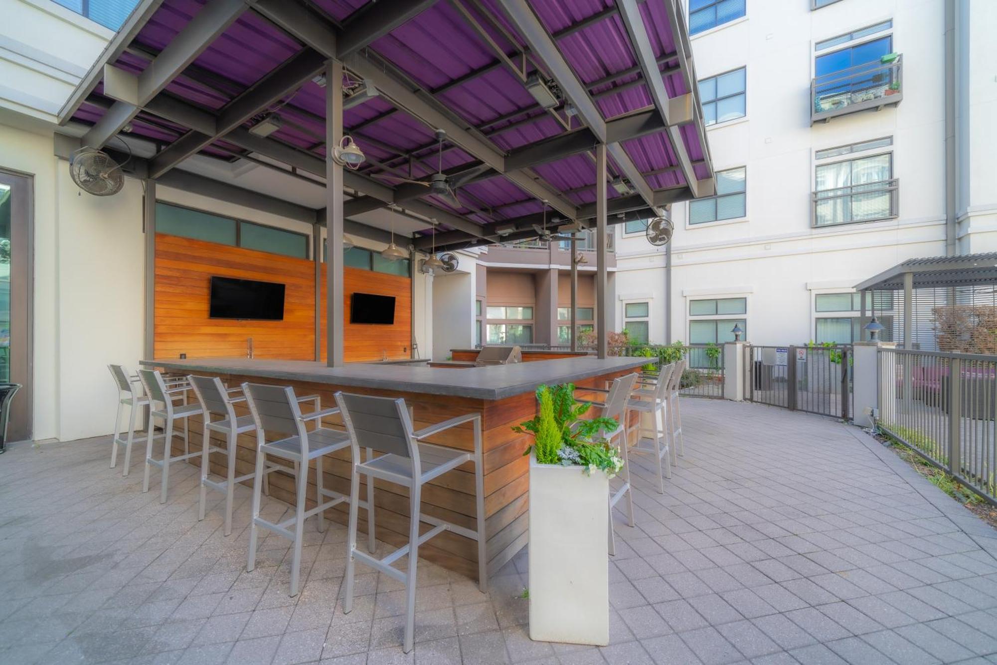 Cs 2428 Modern Suite, Pool, Gym, Parking * Dallas