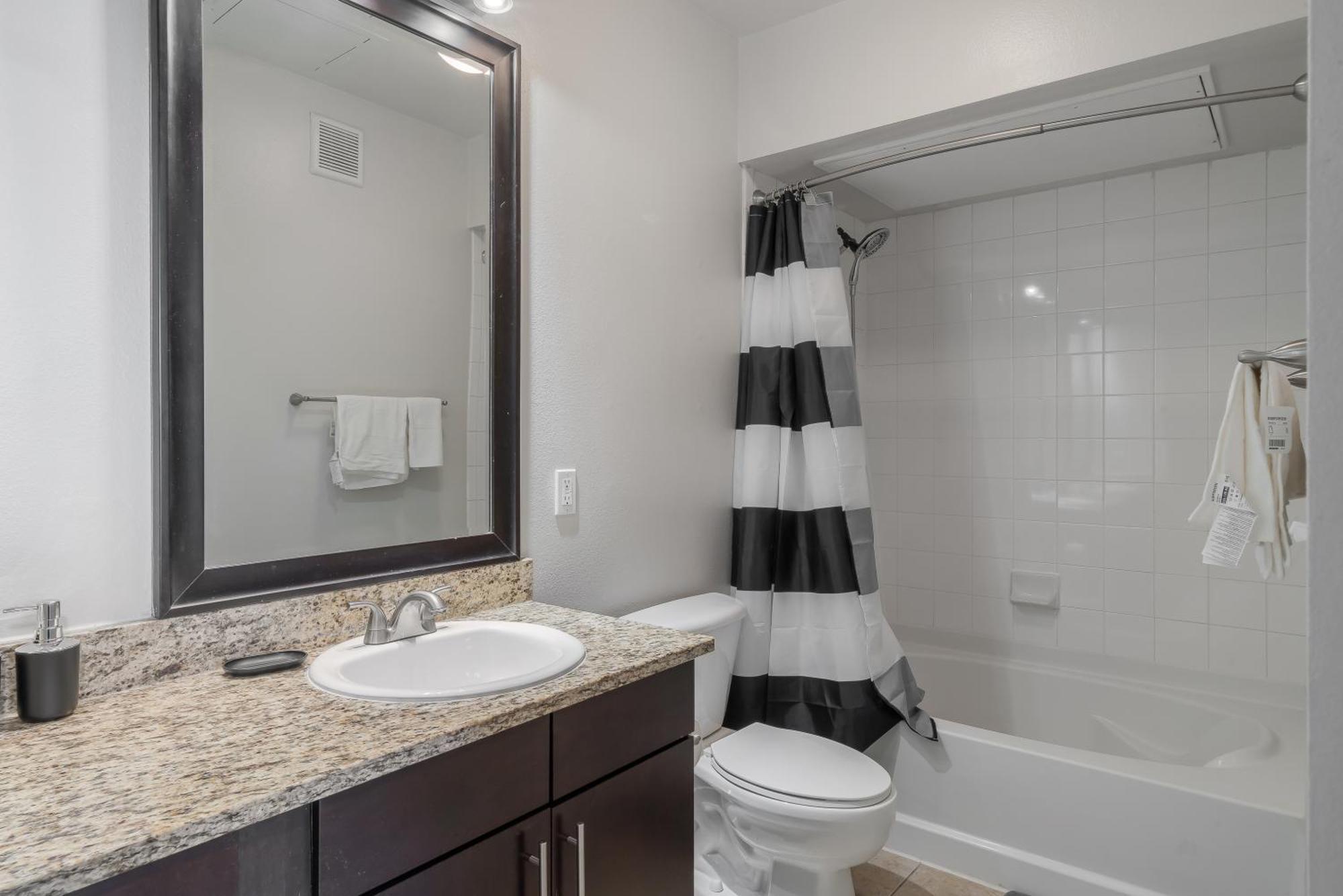 Cs 2428 Modern Suite, Pool, Gym, Parking Apartment Dallas