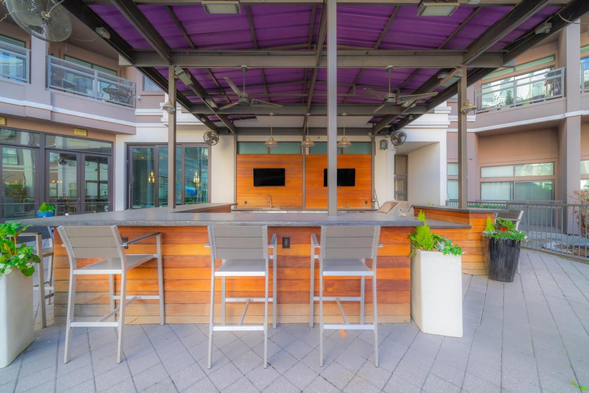 Cs 2428 Modern Suite, Pool, Gym, Parking Dallas