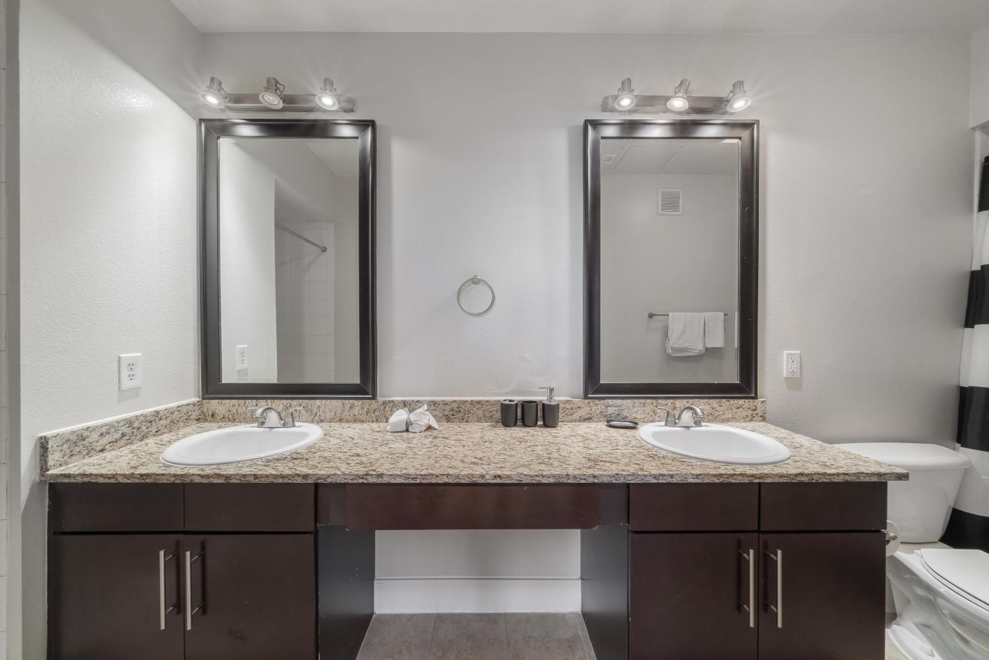 Cs 2428 Modern Suite, Pool, Gym, Parking *