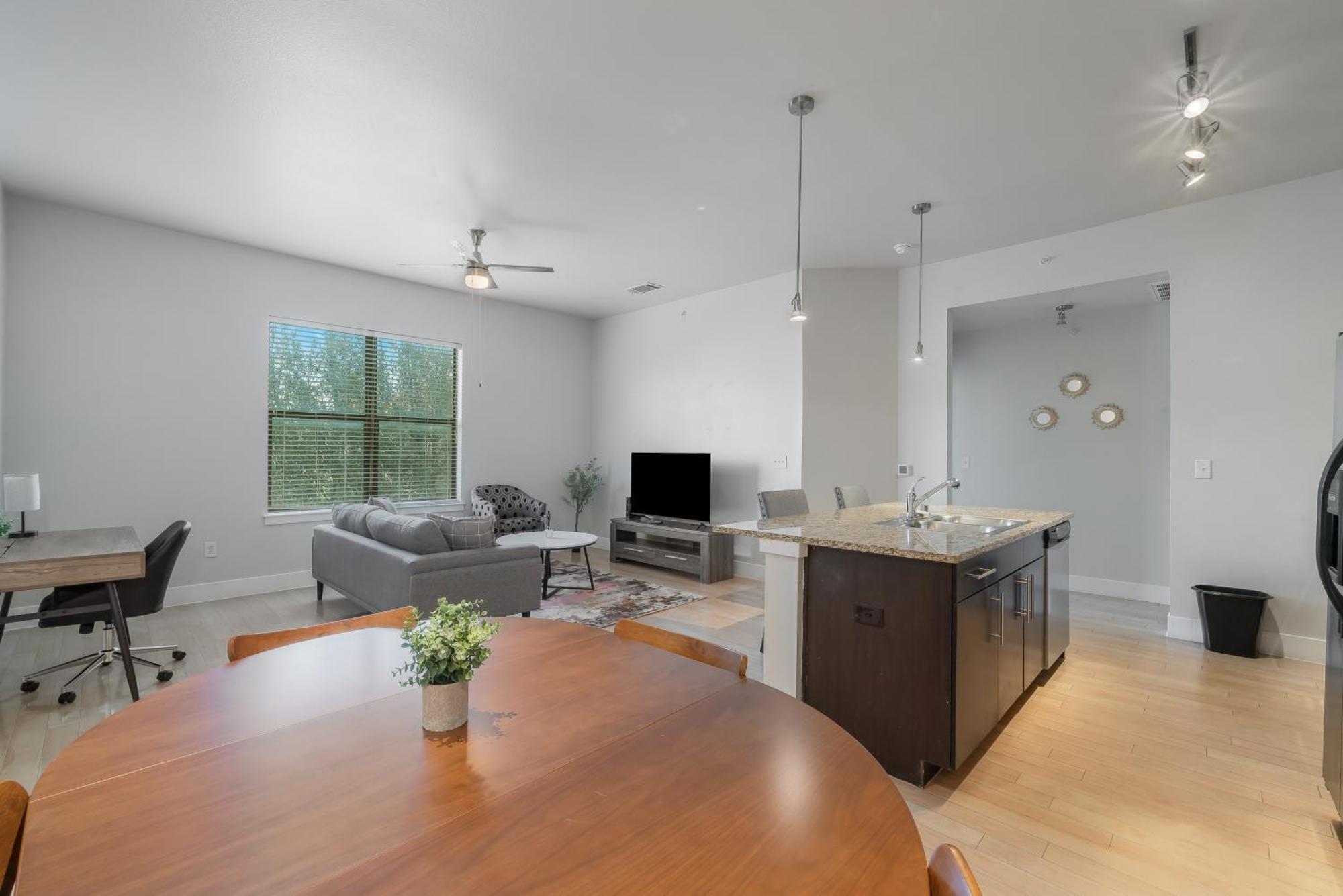 Apartment Cs 2428 Modern Suite, Pool, Gym, Parking