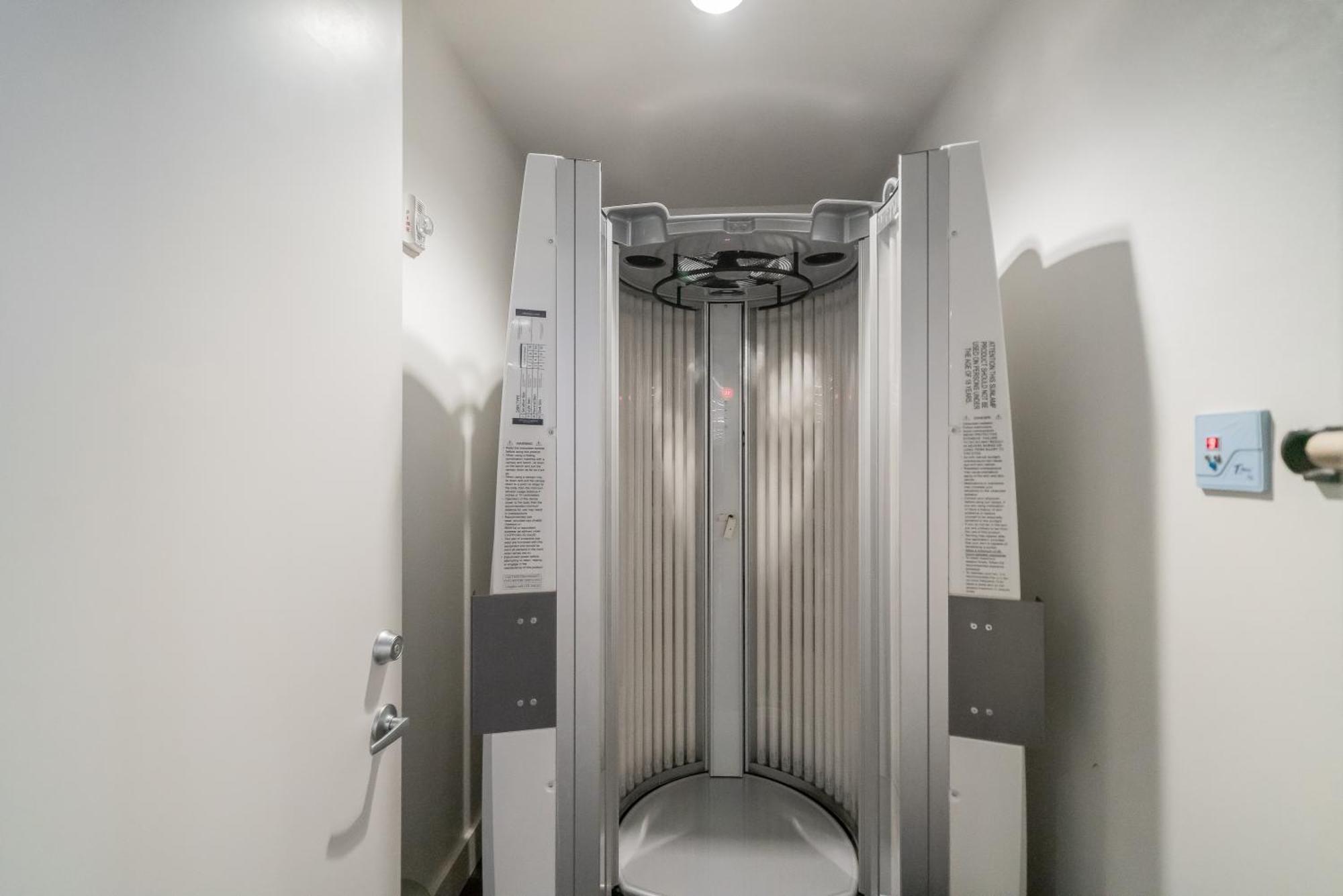 Park West 450 1bedroom Suite, Pool, Gym, Parking Apartment *