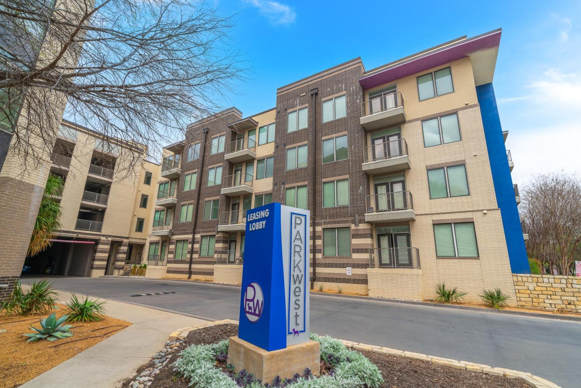 Park West 450 1bedroom Suite, Pool, Gym, Parking Apartment *