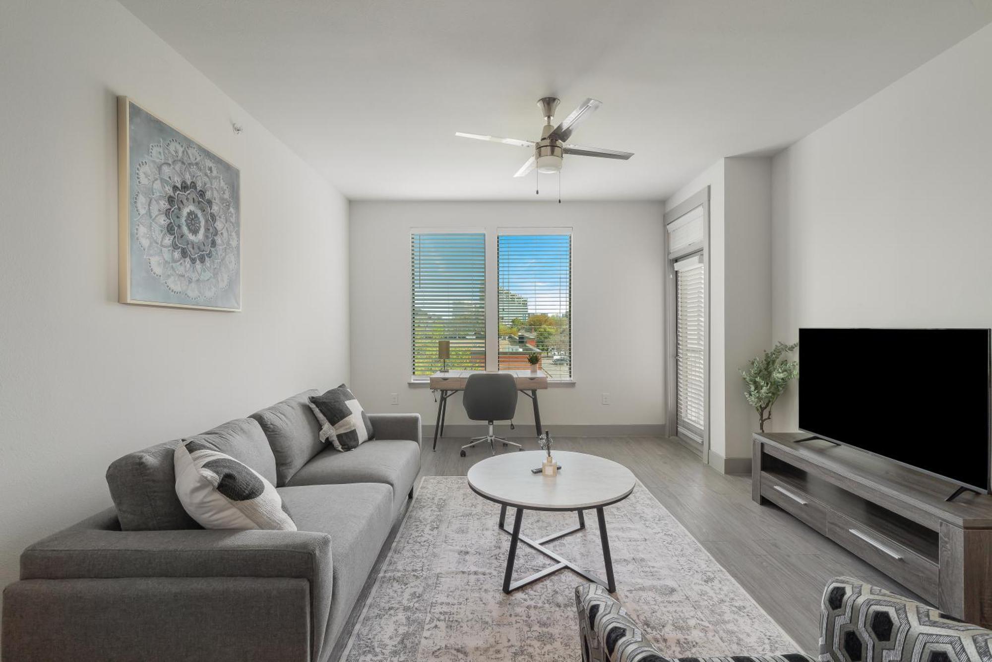 Park West 450 1bedroom Suite, Pool, Gym, Parking Apartment *