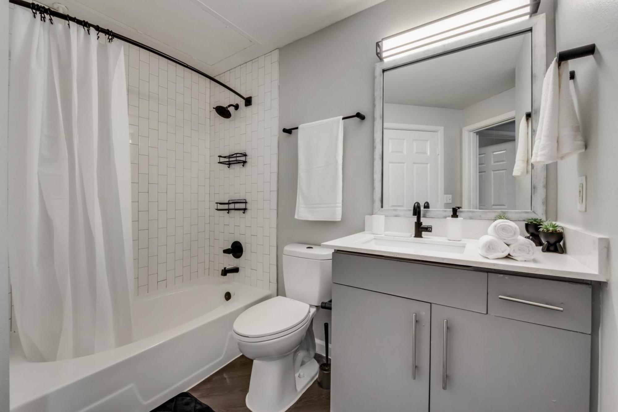 Loft Style 2br Apt I Center I Pool I Gym I Workspace I Pets Dallas