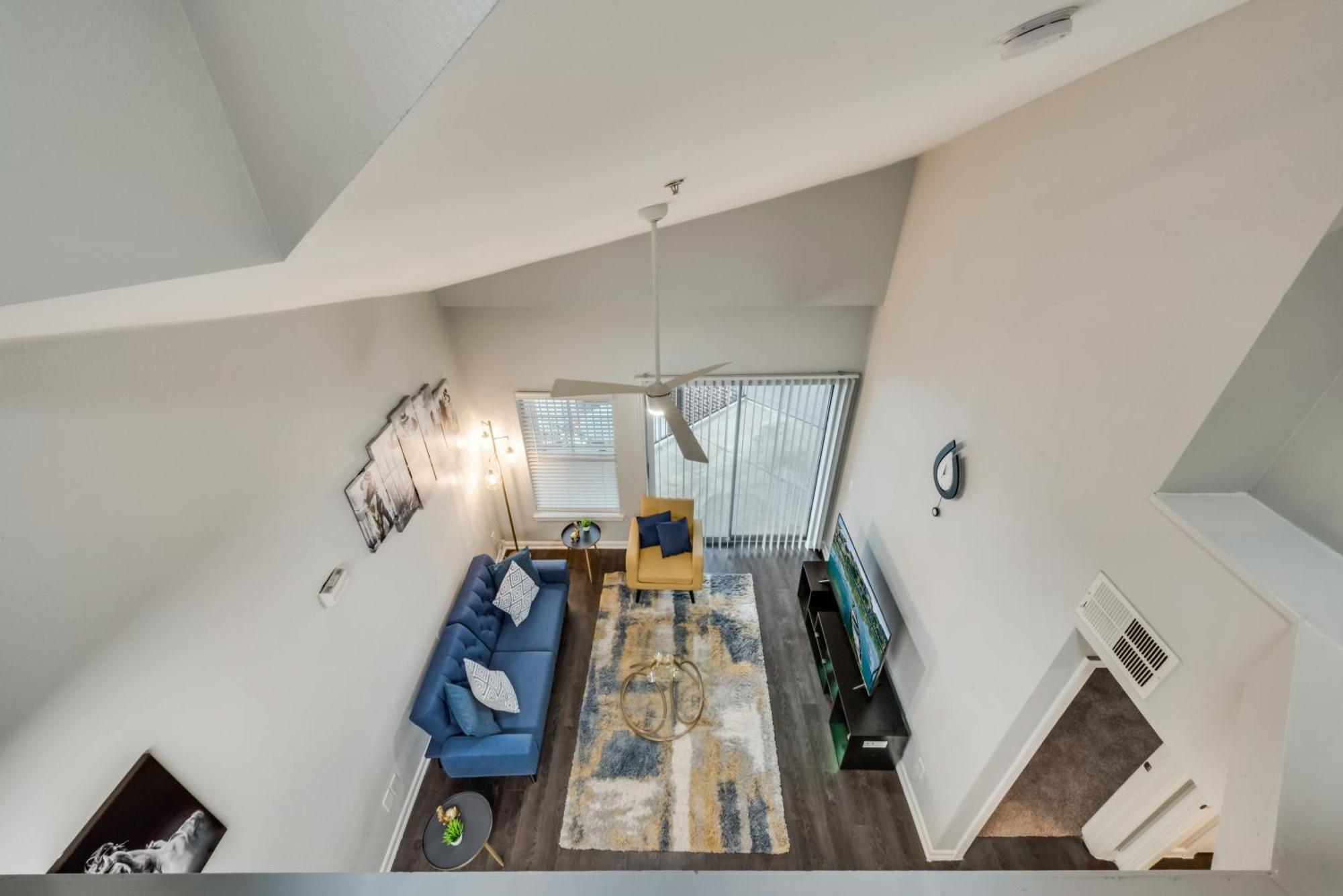 Loft Style 2br Apt I Center I Pool I Gym I Workspace I Pets