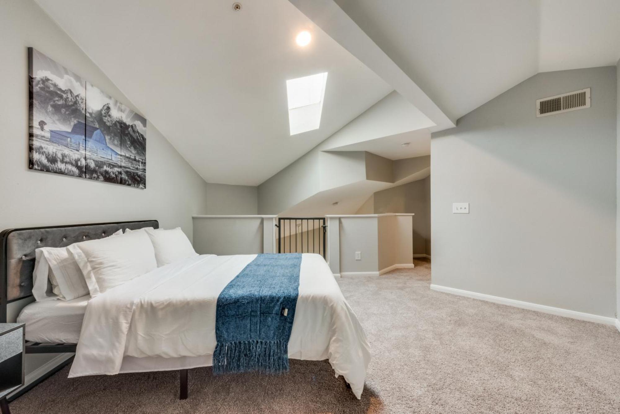 Apartment Loft Style 2br Apt I Center I Pool I Gym I Workspace I Pets *
