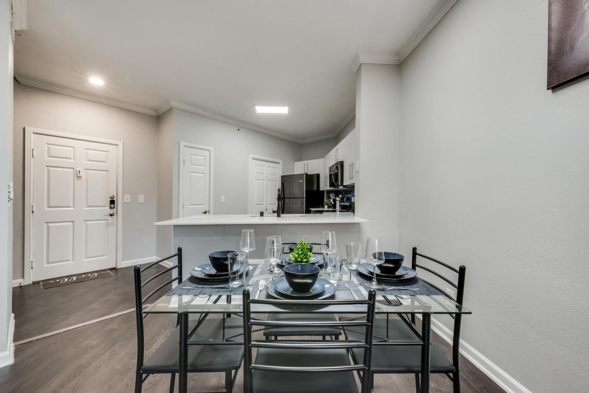 Apartment Loft Style 2br Apt I Center I Pool I Gym I Workspace I Pets