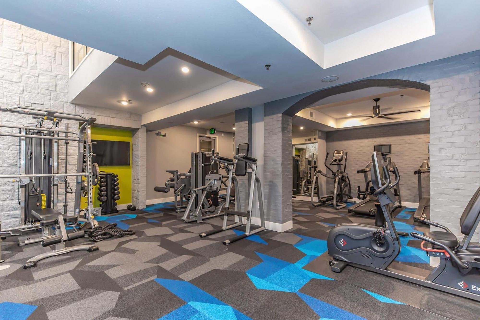 Apartment Loft Style 2br Apt I Center I Pool I Gym I Workspace I Pets *