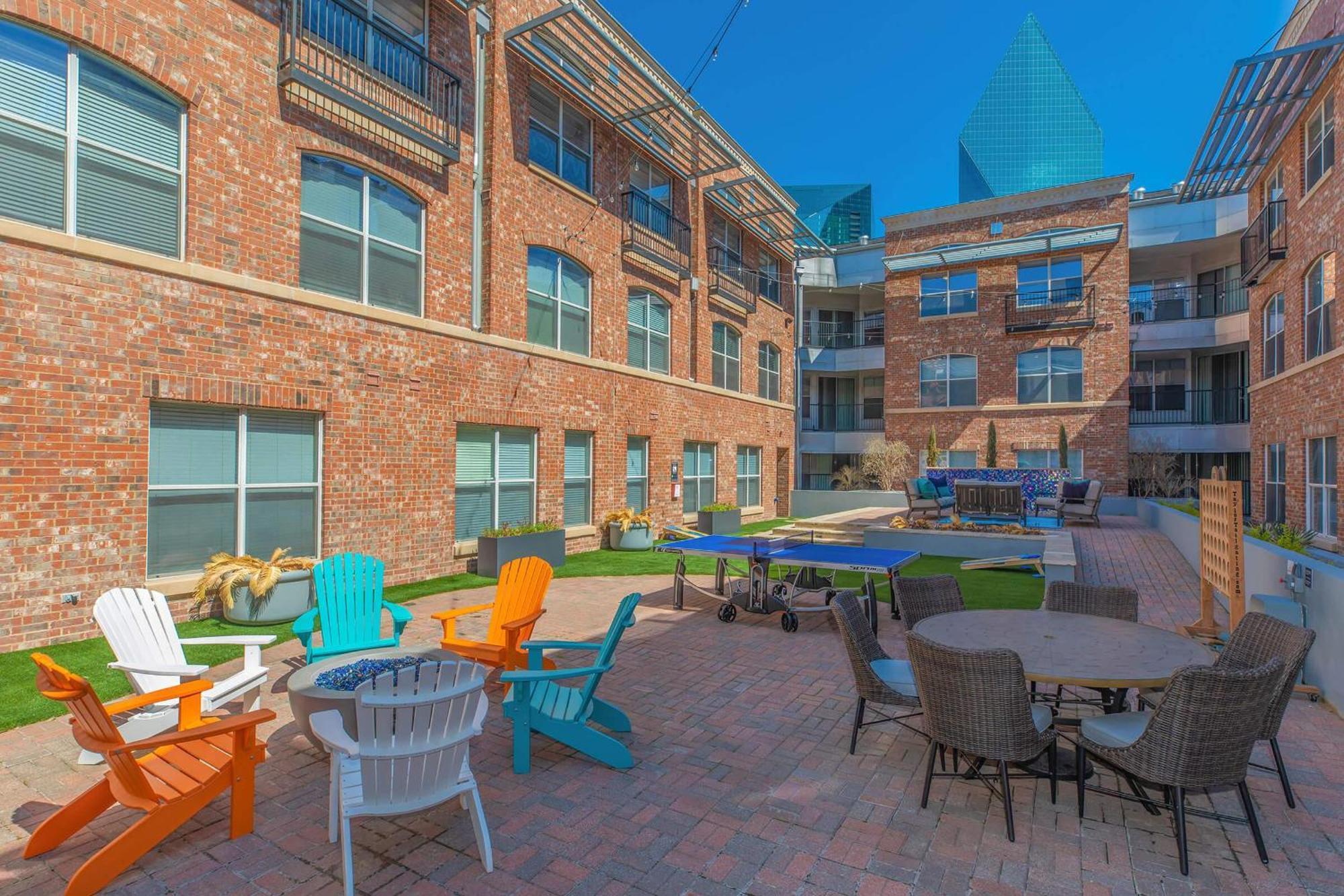 Loft Style 2br Apt I Center I Pool I Gym I Workspace I Pets