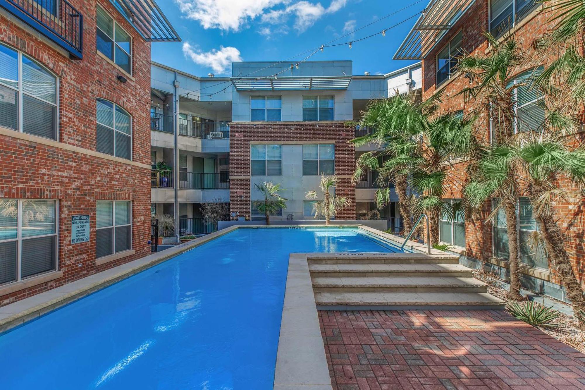 Apartment Loft Style 2br Apt I Center I Pool I Gym I Workspace I Pets *