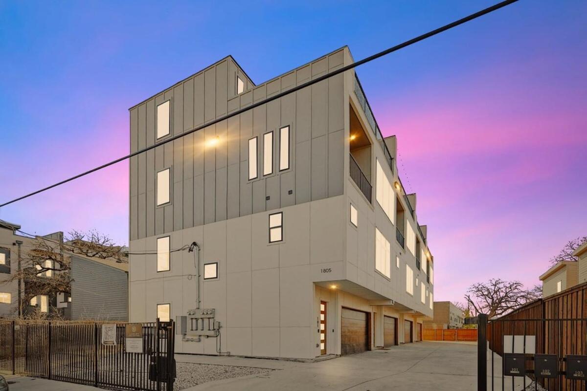 3-bd Luxury Living W Rooftop Garden Views