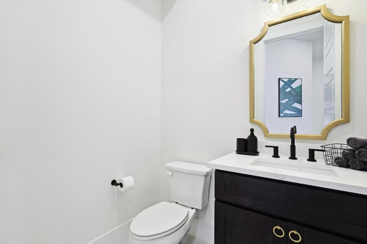 Holiday home 3-bd Luxury Living W Rooftop Garden Views Dallas