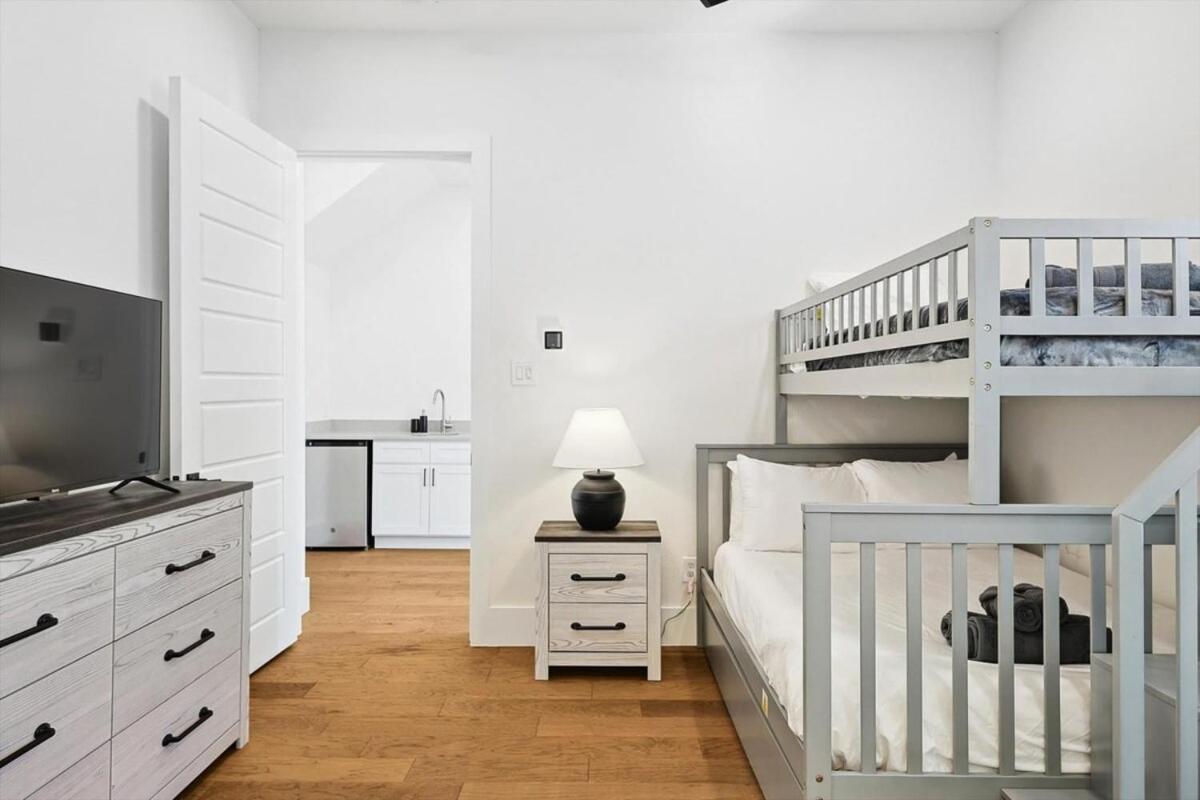 3-bd Luxury Living W Rooftop Garden Views *
