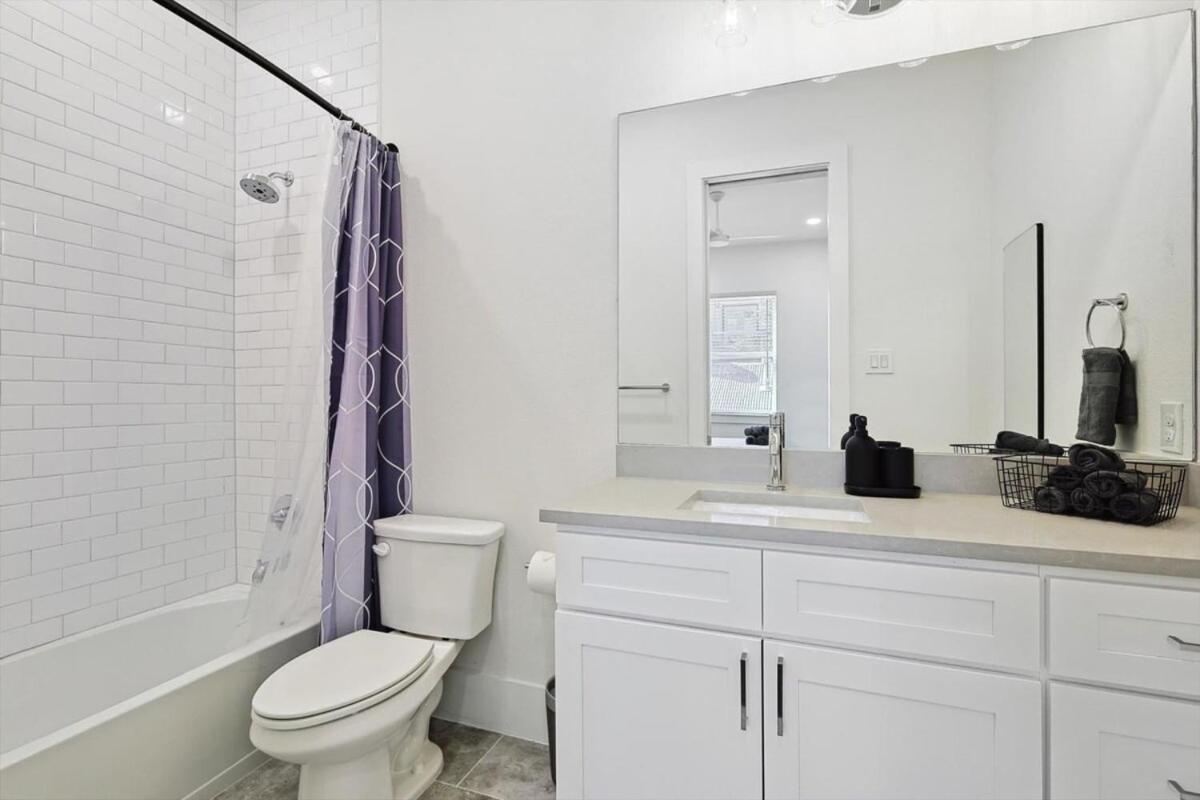 3-bd Luxury Living W Rooftop Garden Views Dallas