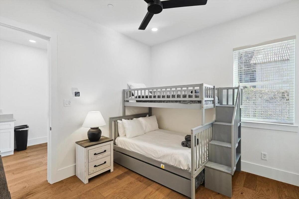 3-bd Luxury Living W Rooftop Garden Views