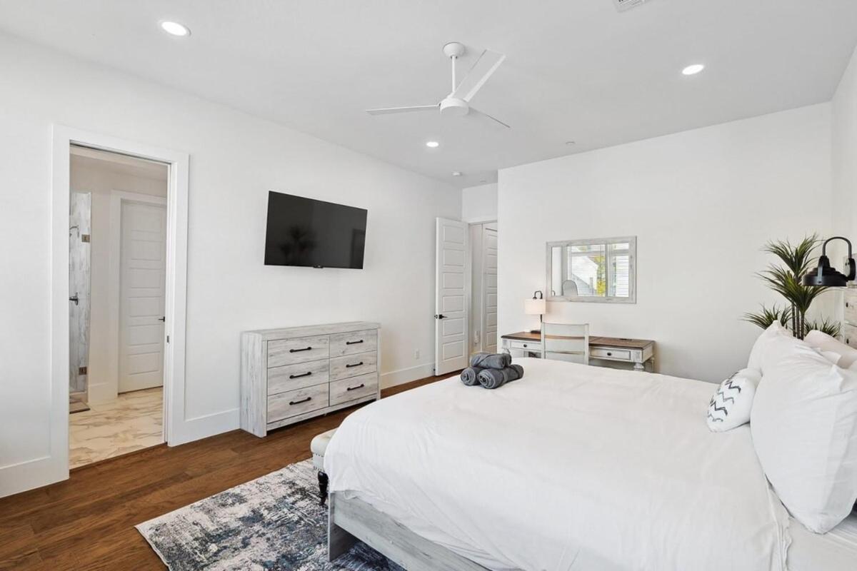 Holiday home 3-bd Luxury Living W Rooftop Garden Views *