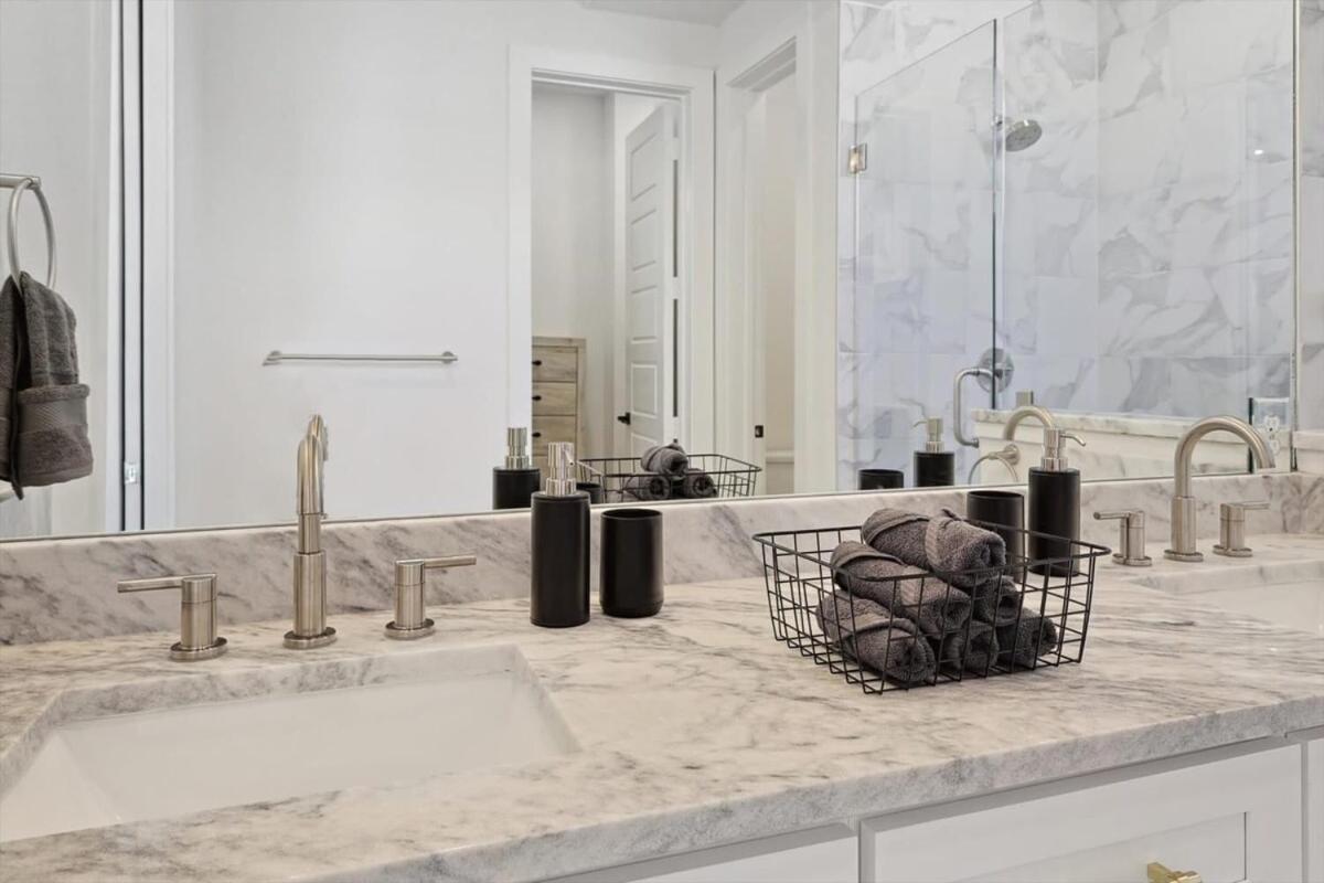 3-bd Luxury Living W Rooftop Garden Views Holiday home Dallas