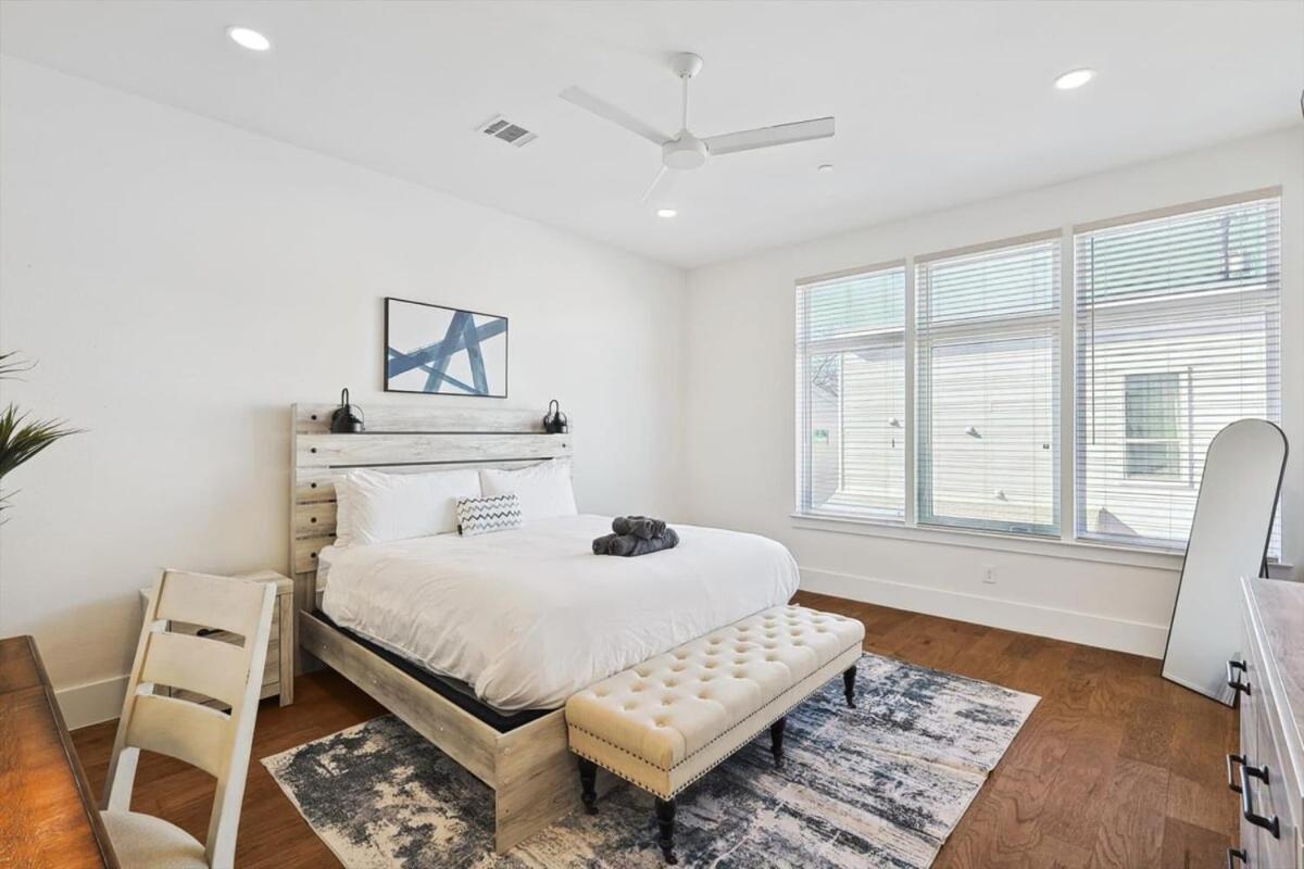 Holiday home 3-bd Luxury Living W Rooftop Garden Views Dallas