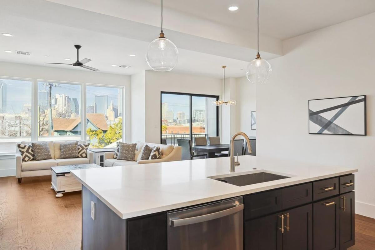 Holiday home 3-bd Luxury Living W Rooftop Garden Views *