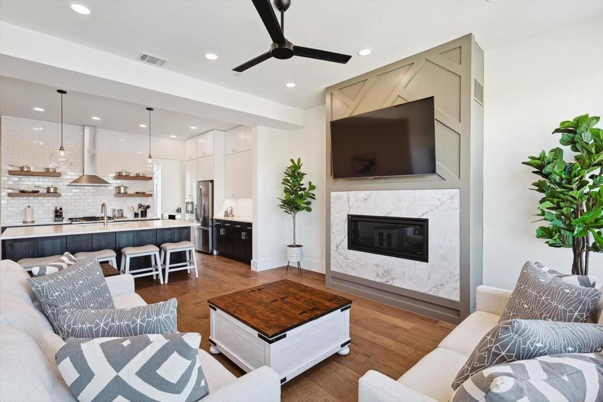 Holiday home 3-bd Luxury Living W Rooftop Garden Views Dallas