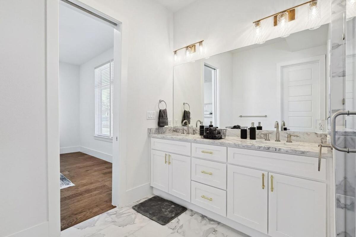 3-bd Luxury Living W Rooftop Garden Views *