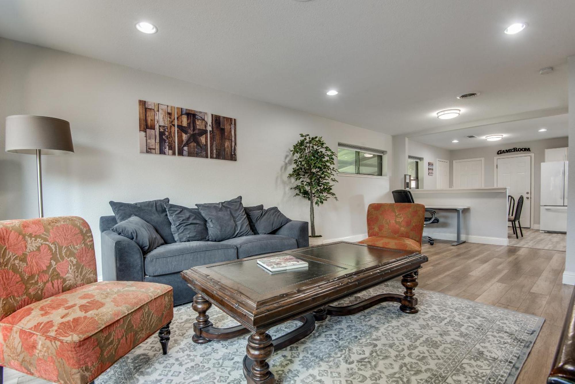 Modern, Roomy, Game Room, Patio, Family Home, Private Parking Holiday home
