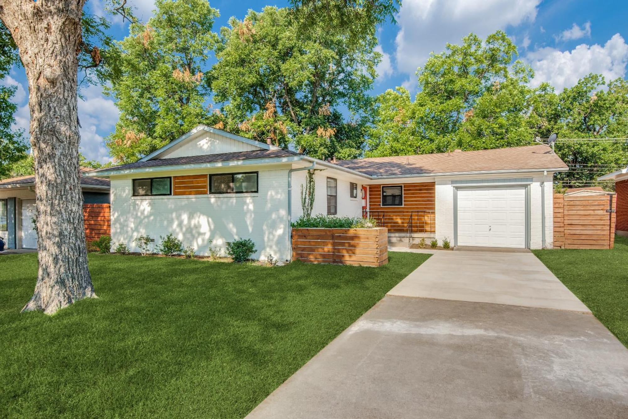 Modern, Roomy, Game Room, Patio, Family Home, Private Parking Holiday home