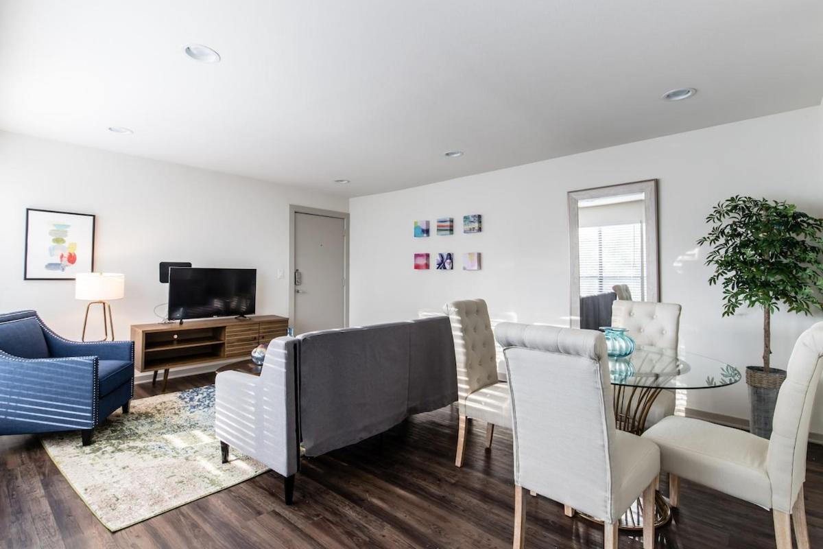 Reagan 207 Apartment