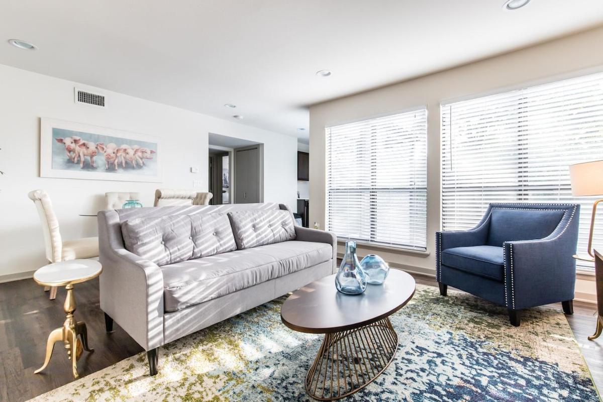 Reagan 207 Apartment