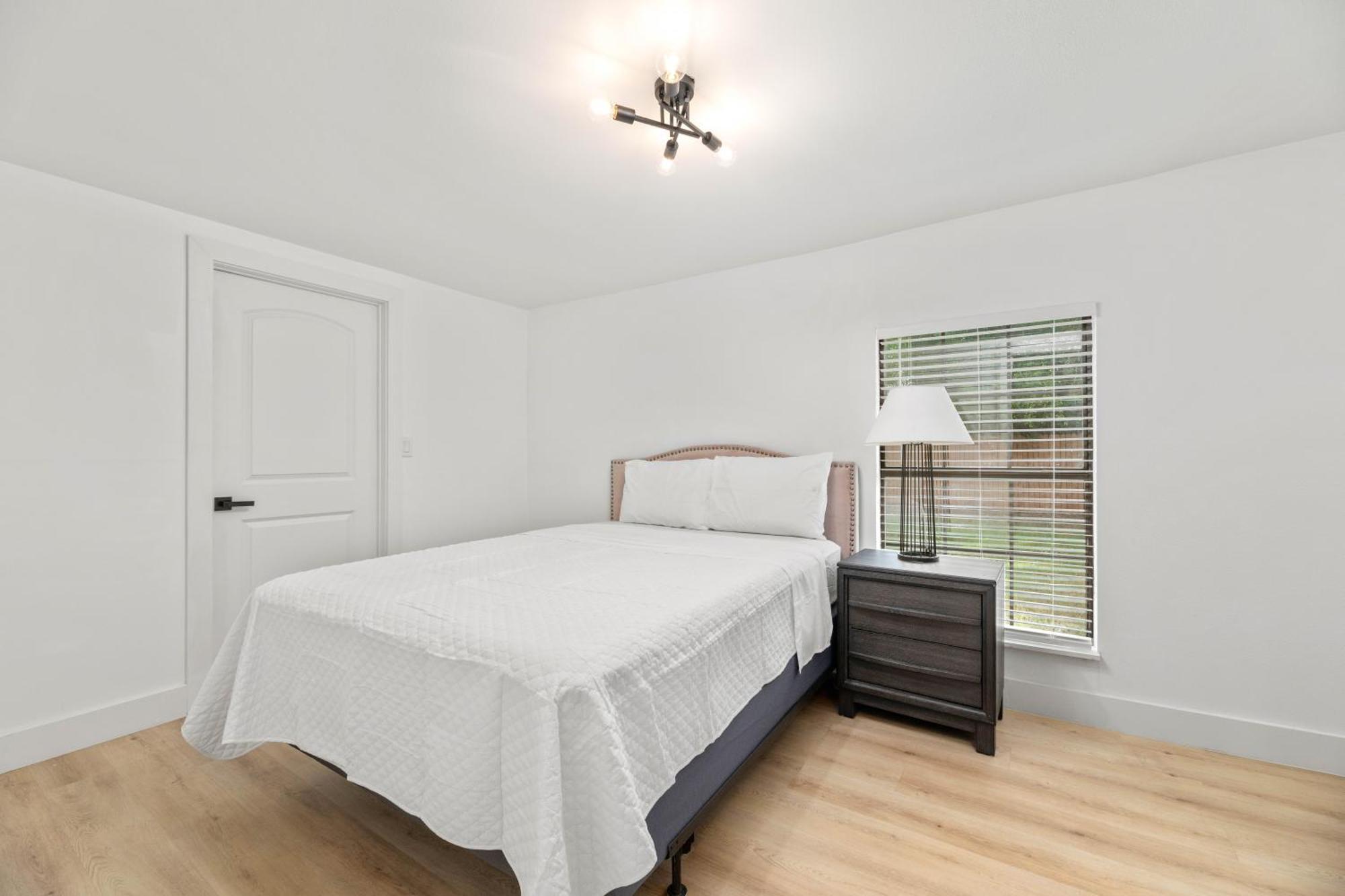 Incredible Modern 4 Bedroom * Dallas