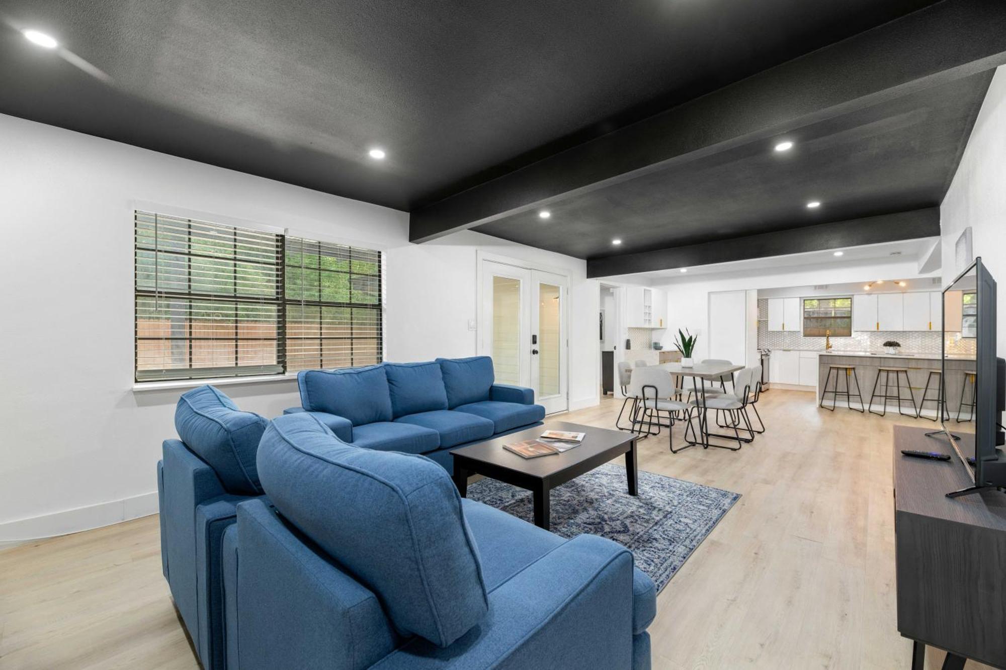 Incredible Modern 4 Bedroom Holiday home *