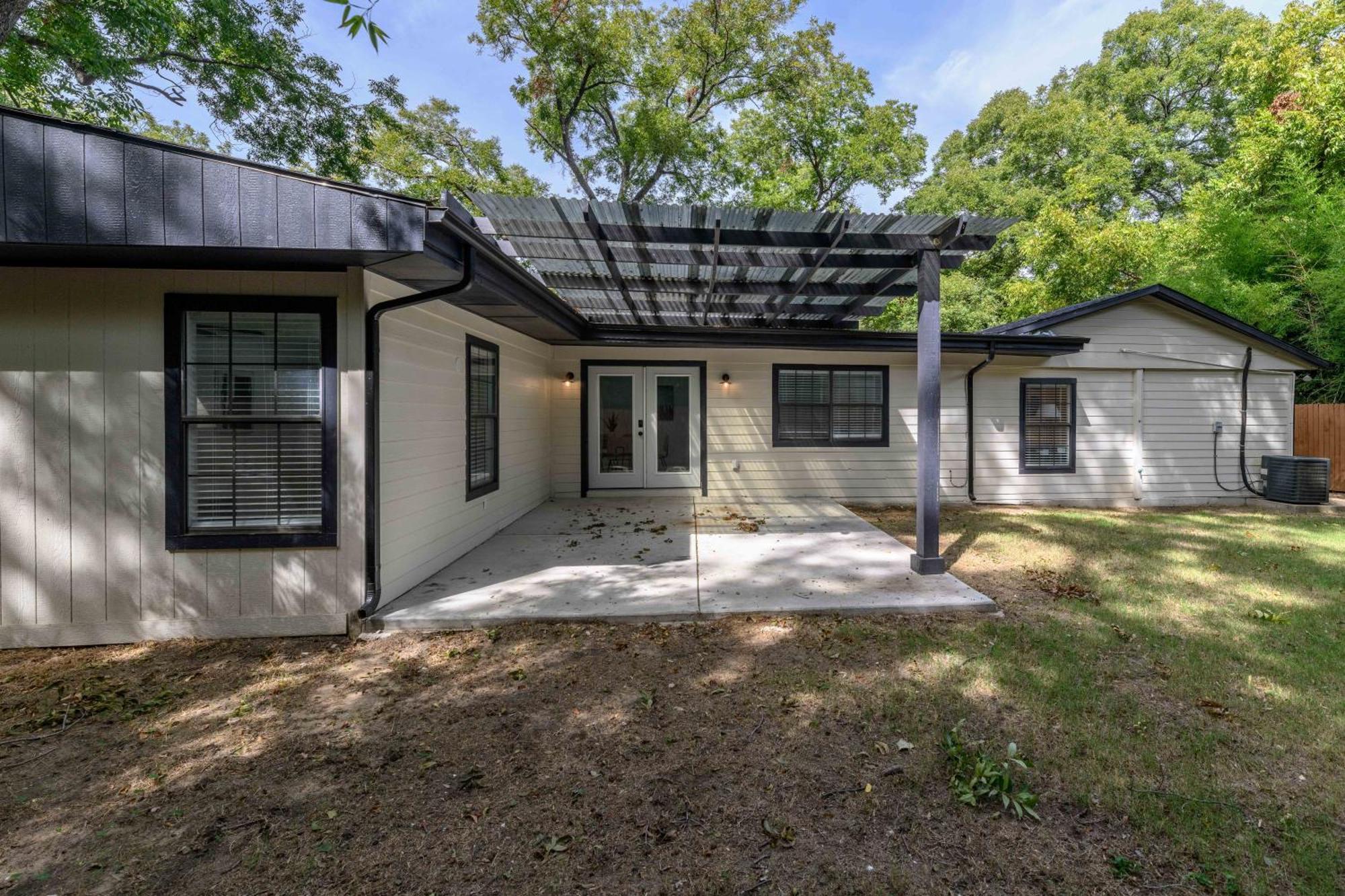 Incredible Modern 4 Bedroom *