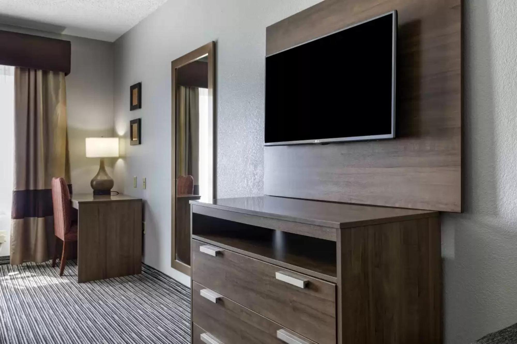 Quality & I-35 E-walnut Hill 2*