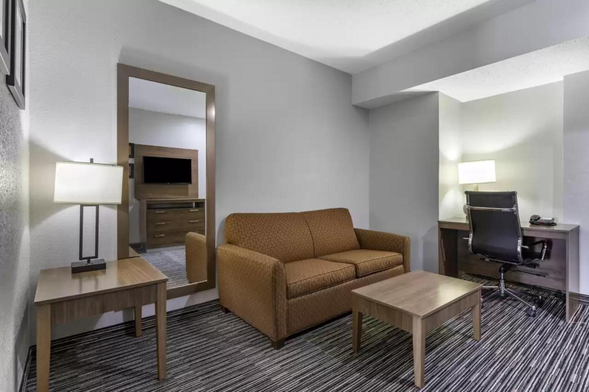 Quality & I-35 E-walnut Hill Dallas