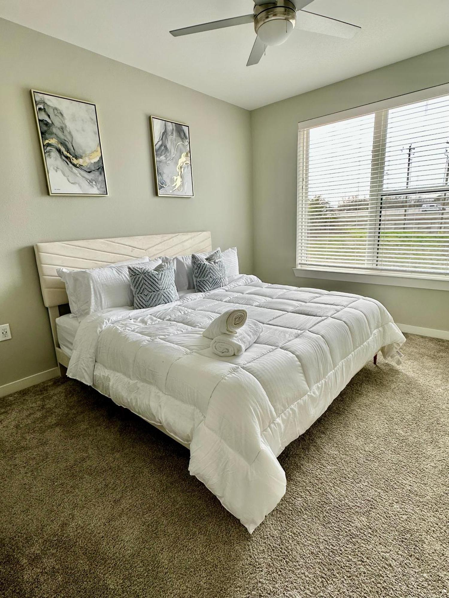2br 2bth Luxury Minutes From Field Airport Apartment *