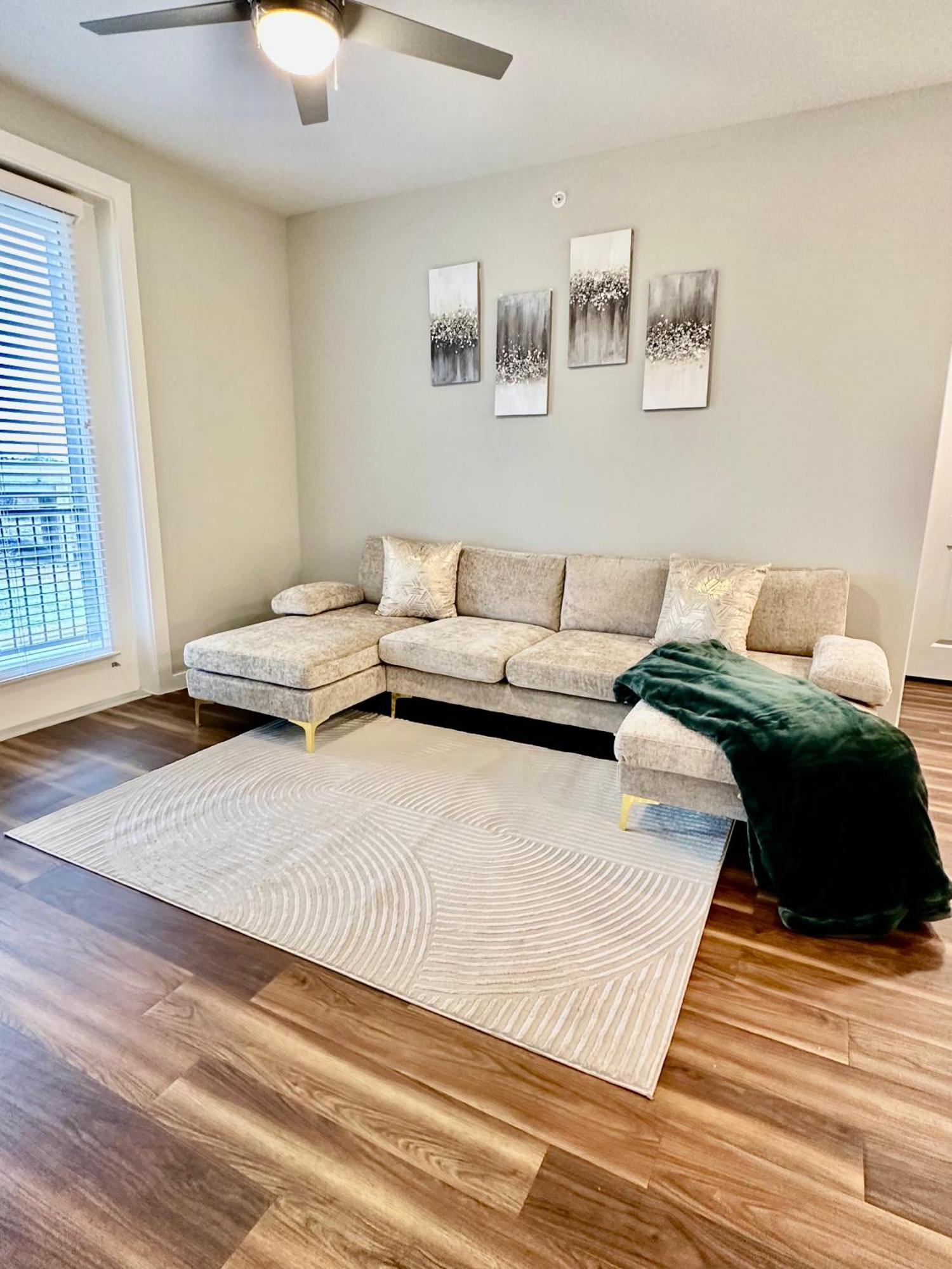 2br 2bth Luxury Minutes From Field Airport Apartment