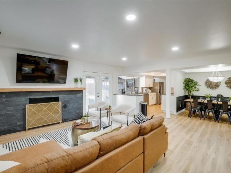 Posh 6br 2,5ba With Pool, Media-game & Hot Tub Holiday home Dallas