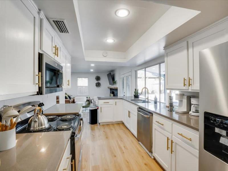 Posh 6br 2,5ba With Pool, Media-game & Hot Tub * Dallas