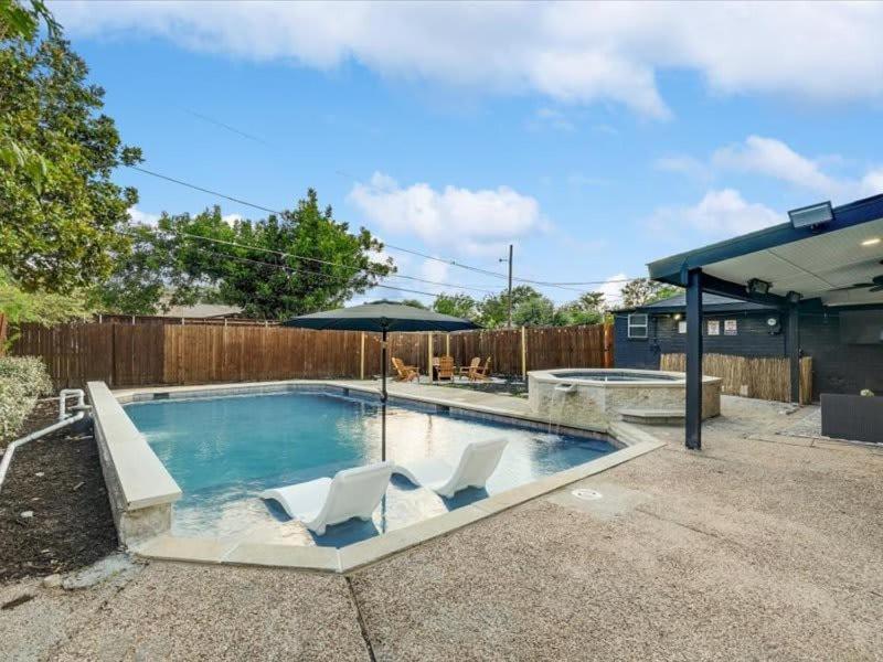 Posh 6br 2,5ba With Pool, Media-game & Hot Tub * Dallas