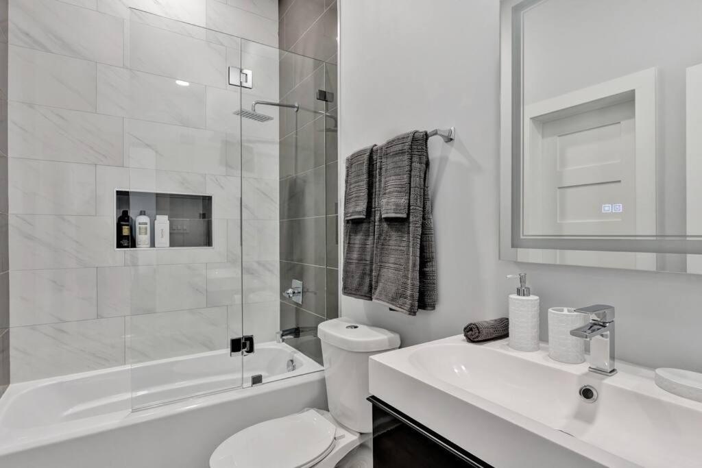 Charming 3-bedroom L 5 Mins To Aa Arena Holiday home