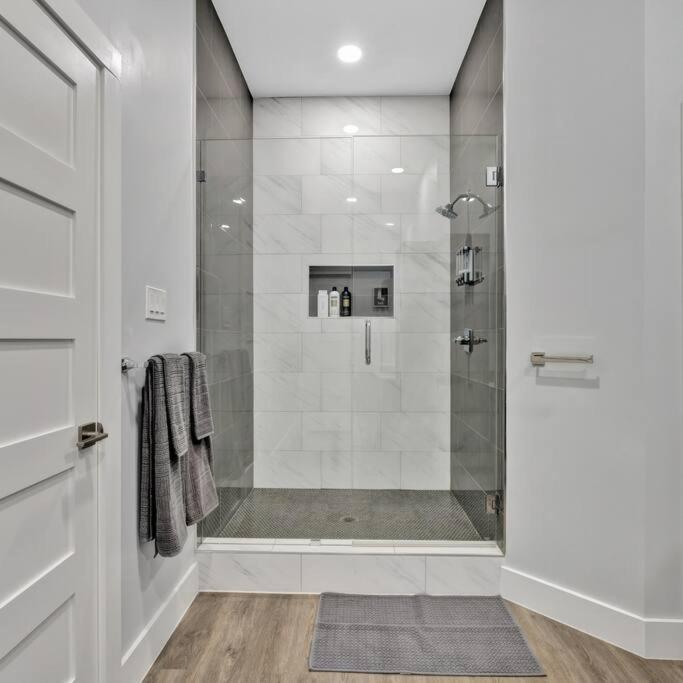 Charming 3-bedroom L 5 Mins To Aa Arena Dallas