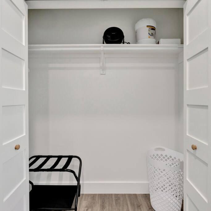Charming 3-bedroom L 5 Mins To Aa Arena * Dallas